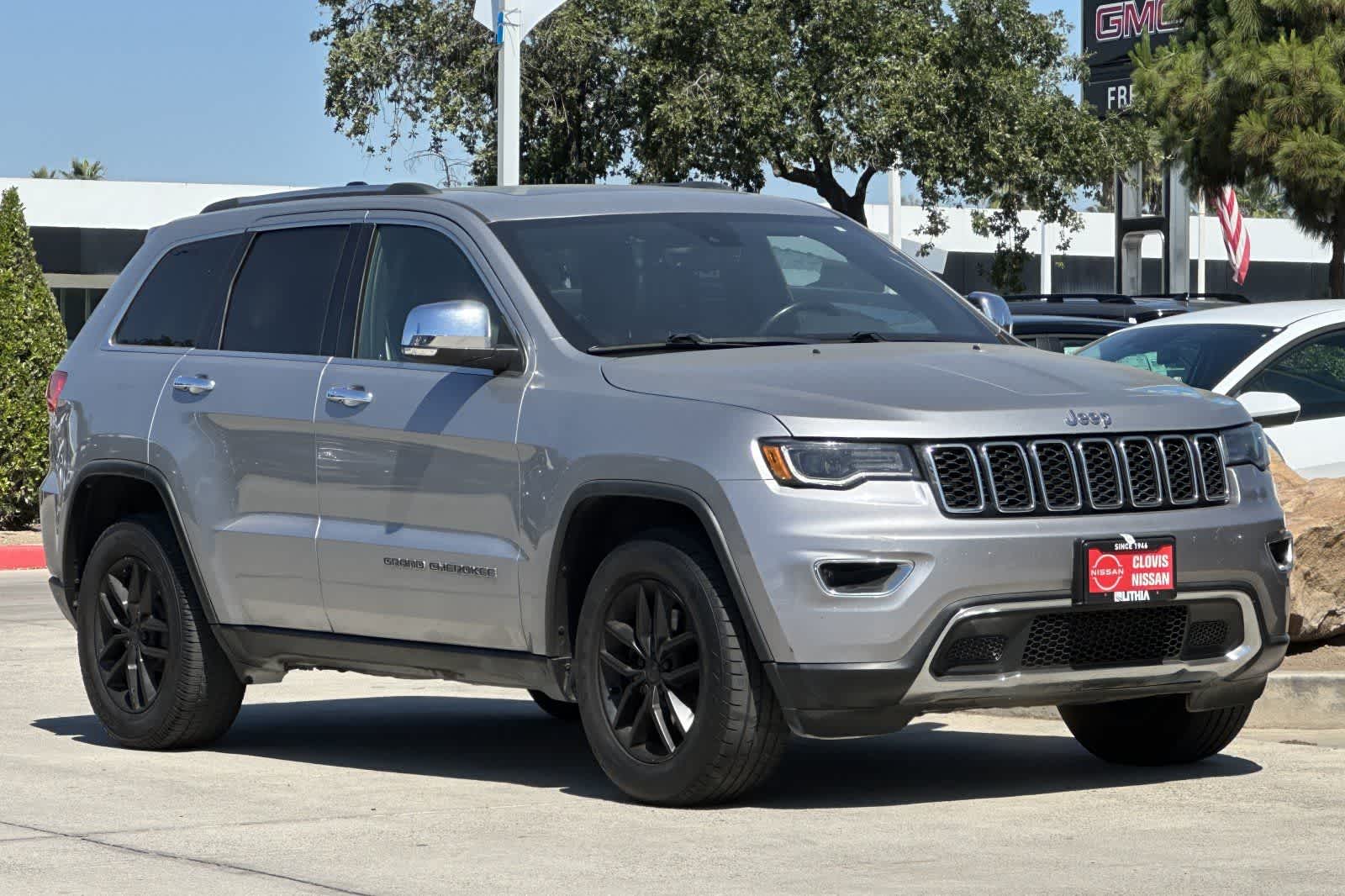 Thumbnail: 2017 Jeep Grand Cherokee - 10