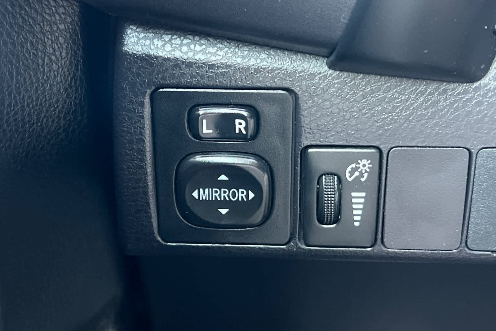 Thumbnail: 2017 Toyota Corolla - 30