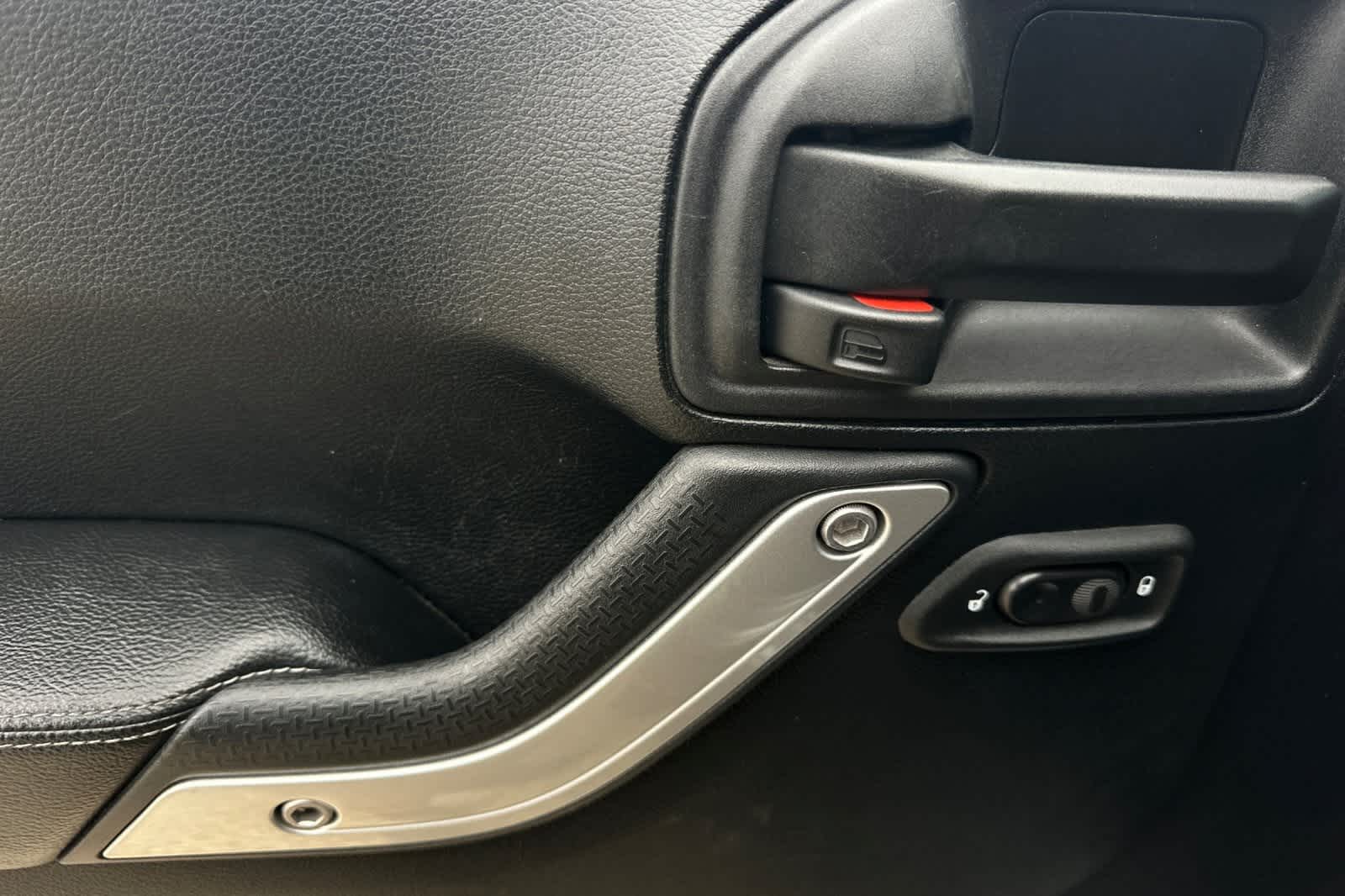 Thumbnail: 2016 Jeep Wrangler - 13