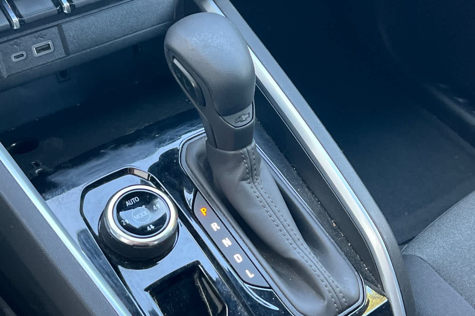 Thumbnail: 2023 Chevrolet Colorado - 24