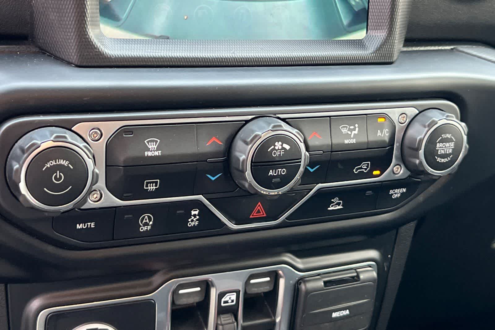 Thumbnail: 2022 Jeep Gladiator - 22