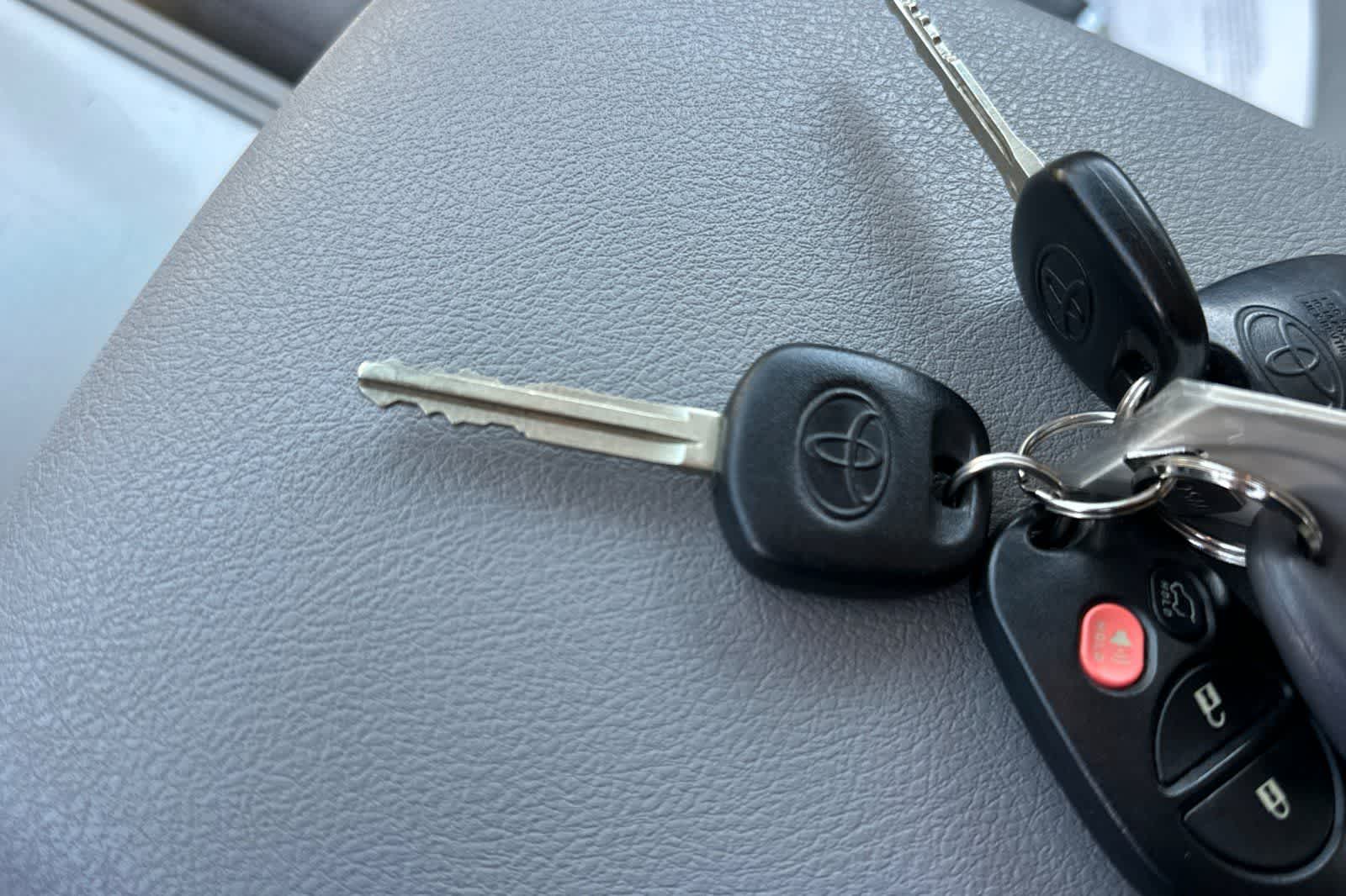 Thumbnail: 2011 Toyota Highlander - 27