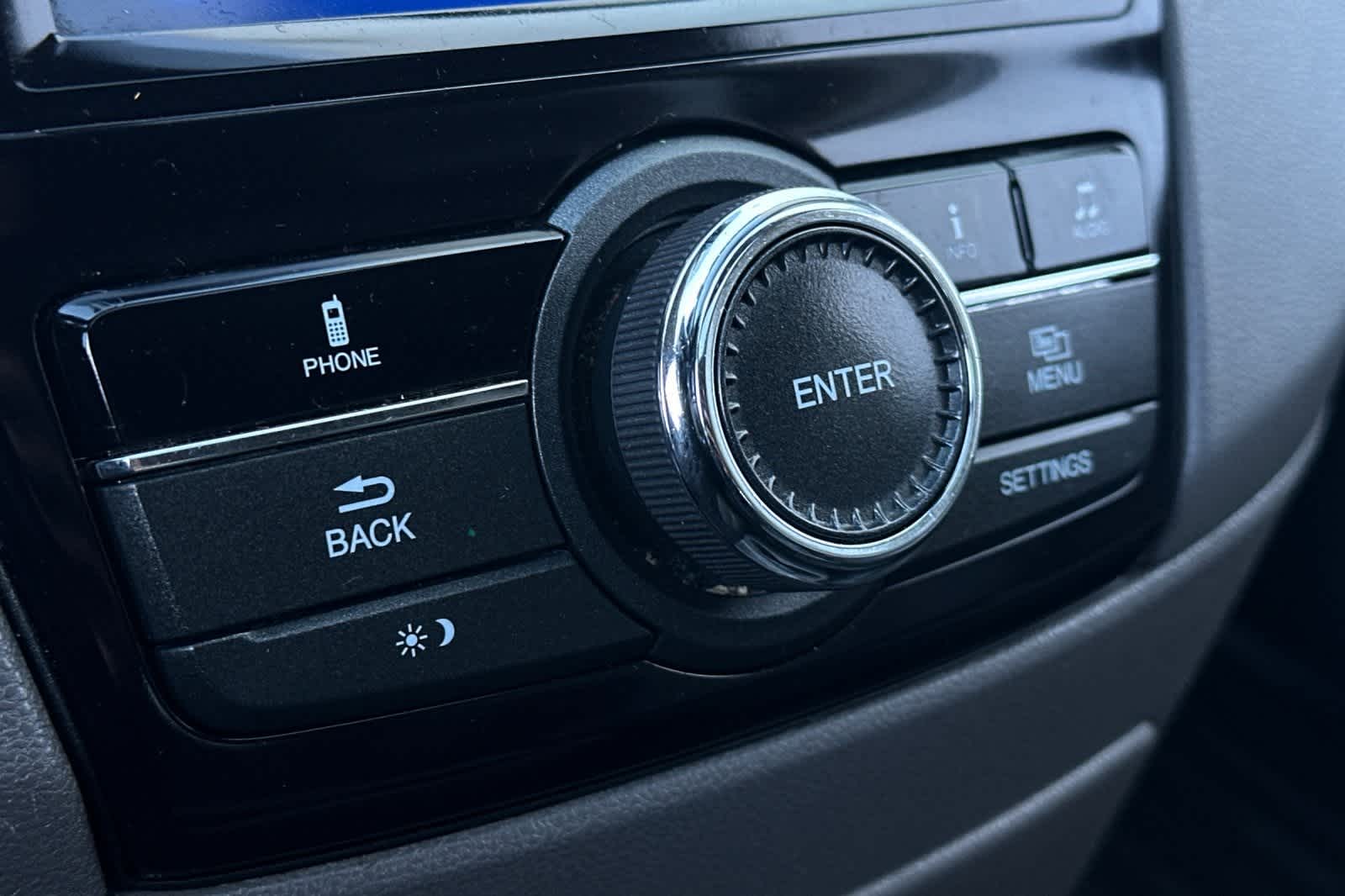 Thumbnail: 2015 Honda Odyssey - 24