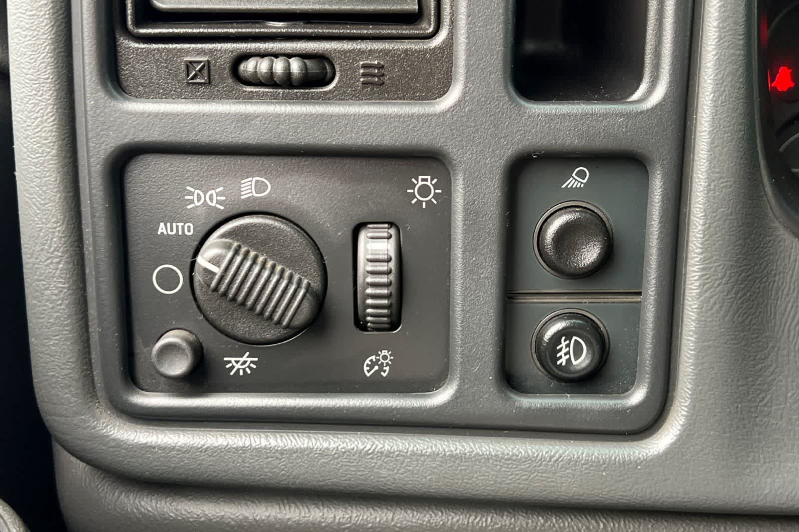Thumbnail: 2004 Chevrolet Silverado 2500 - 26