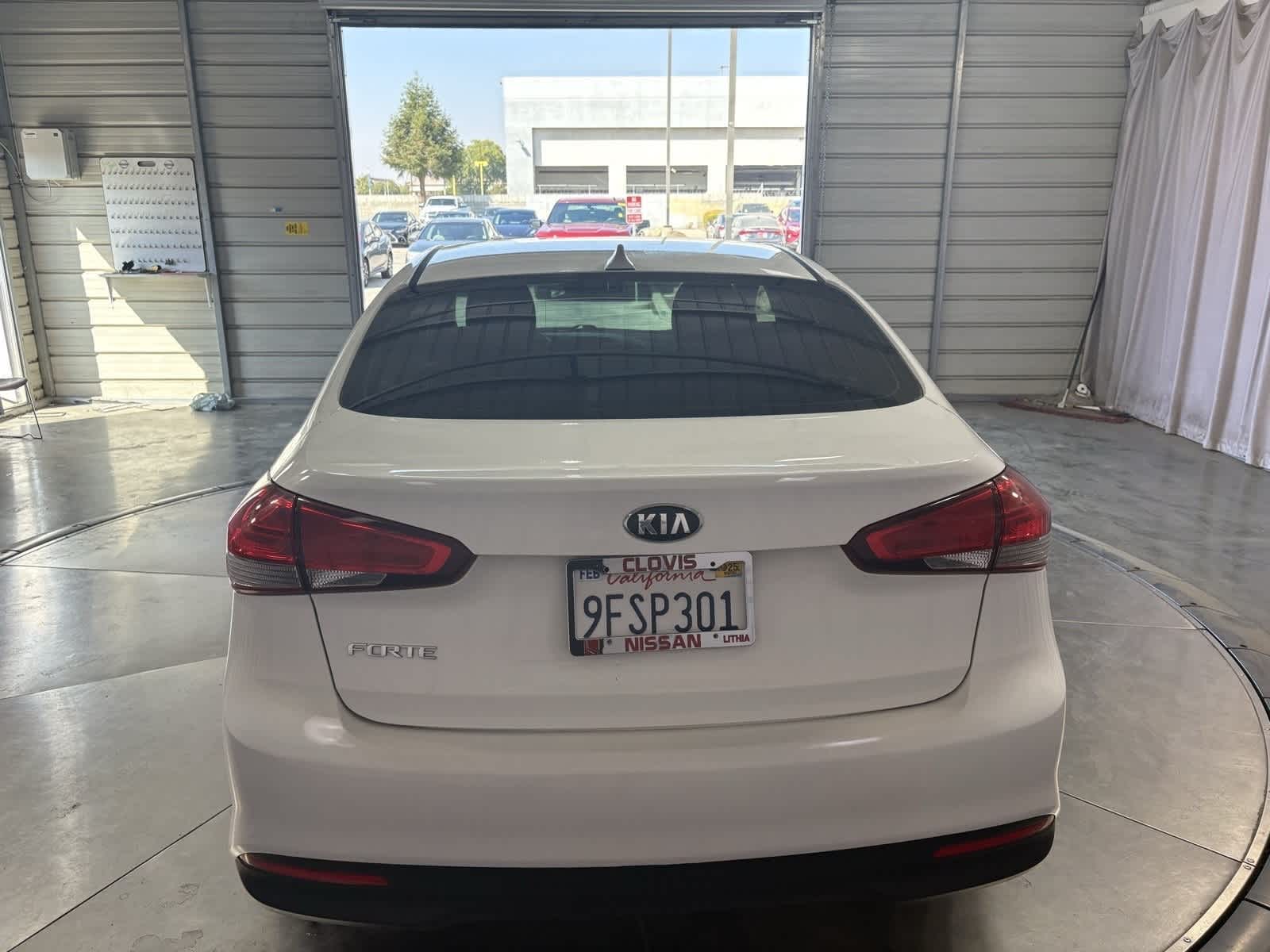 Thumbnail: 2017 Kia Forte - 8