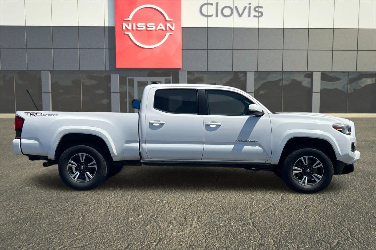 Thumbnail: 2018 Toyota Tacoma - 9