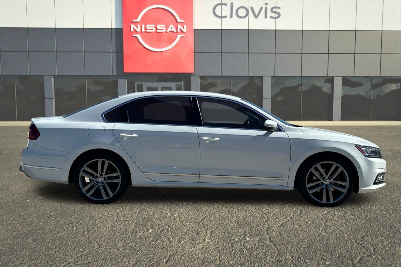 Thumbnail: 2018 Volkswagen Passat - 9