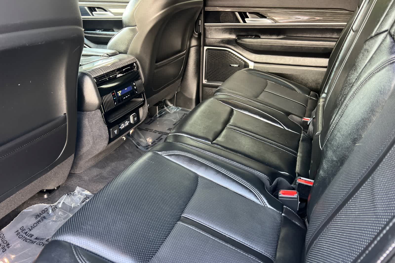 Thumbnail: 2022 Jeep Wagoneer - 5