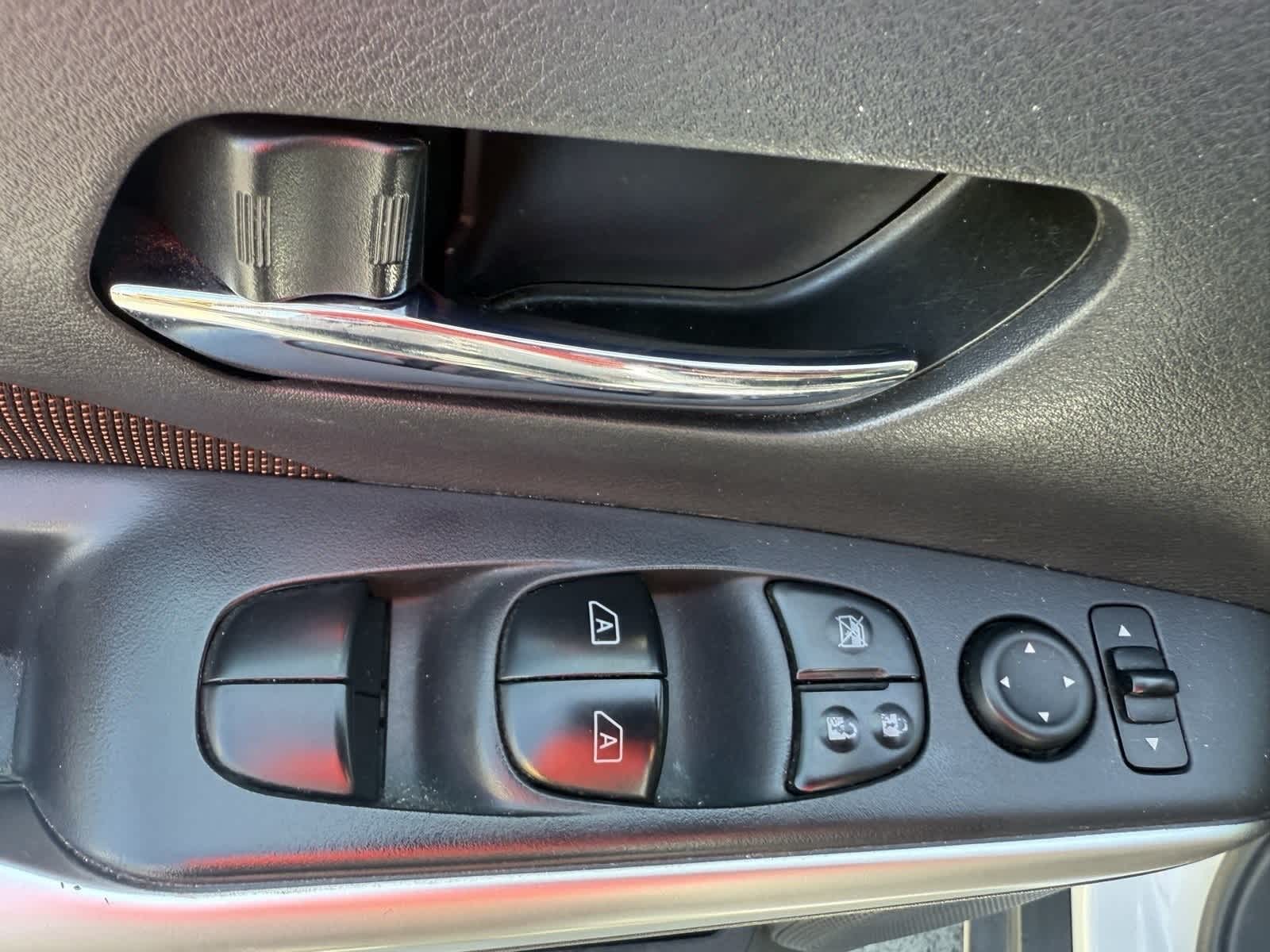 2018 Nissan Kicks SR 16