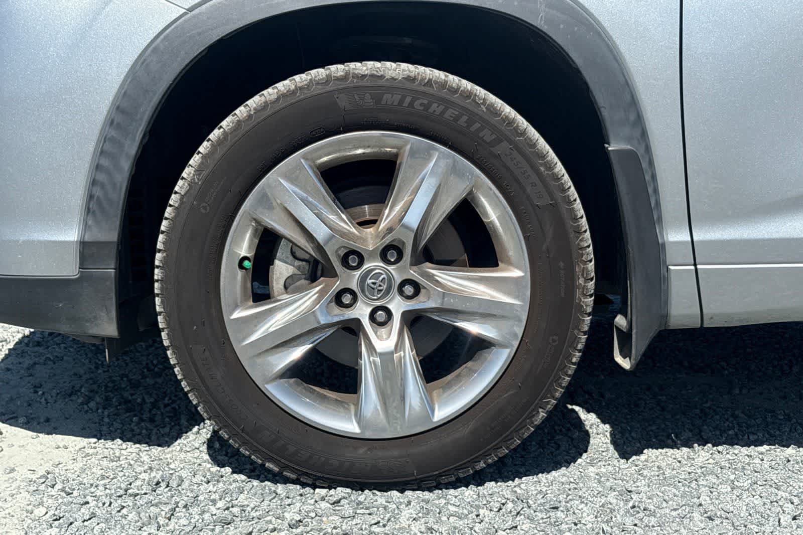Thumbnail: 2019 Toyota Highlander - 12