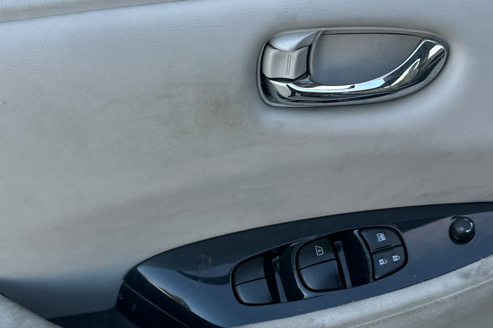 Thumbnail: 2011 Nissan Leaf - 13