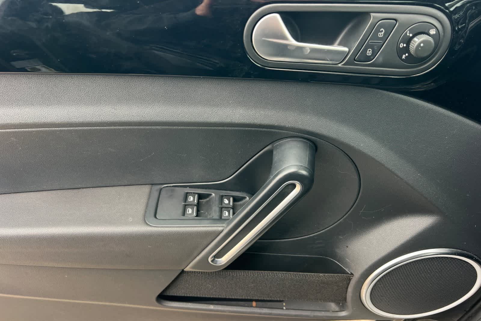 Thumbnail: 2014 Volkswagen Beetle - 14