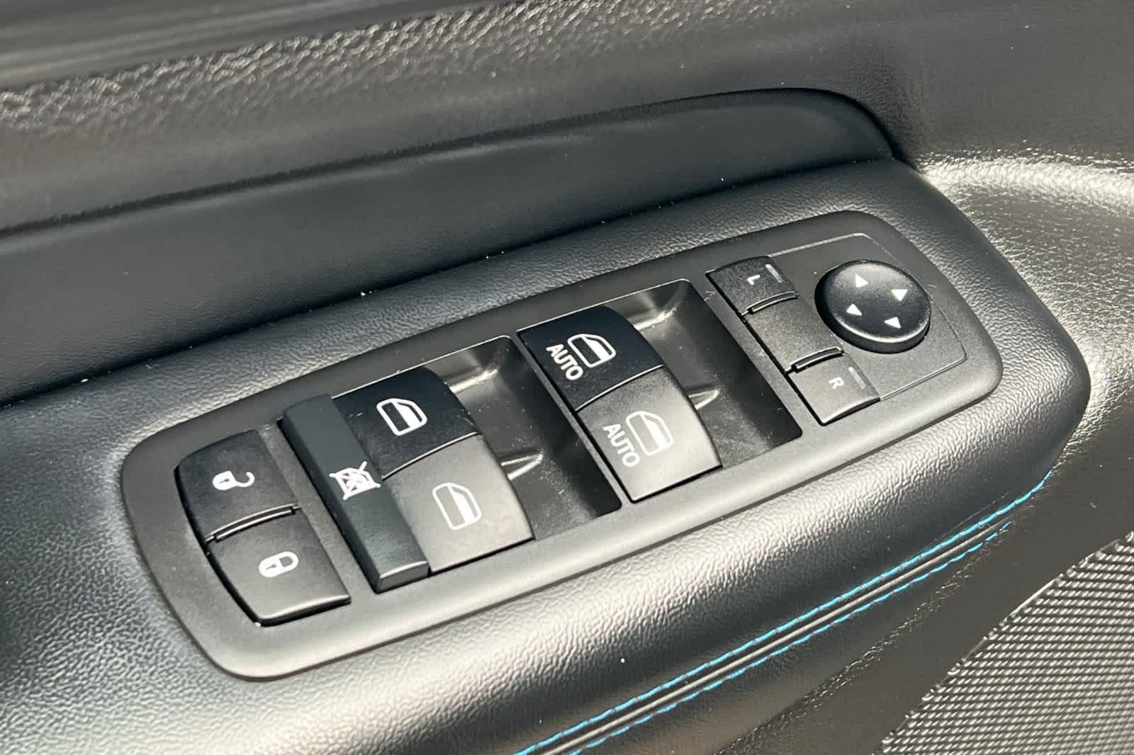 Thumbnail: 2019 Jeep Grand Cherokee - 14