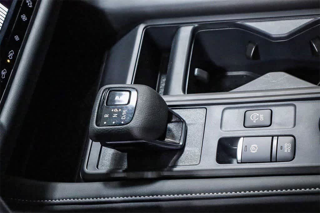 2025 Nissan Pathfinder S 19