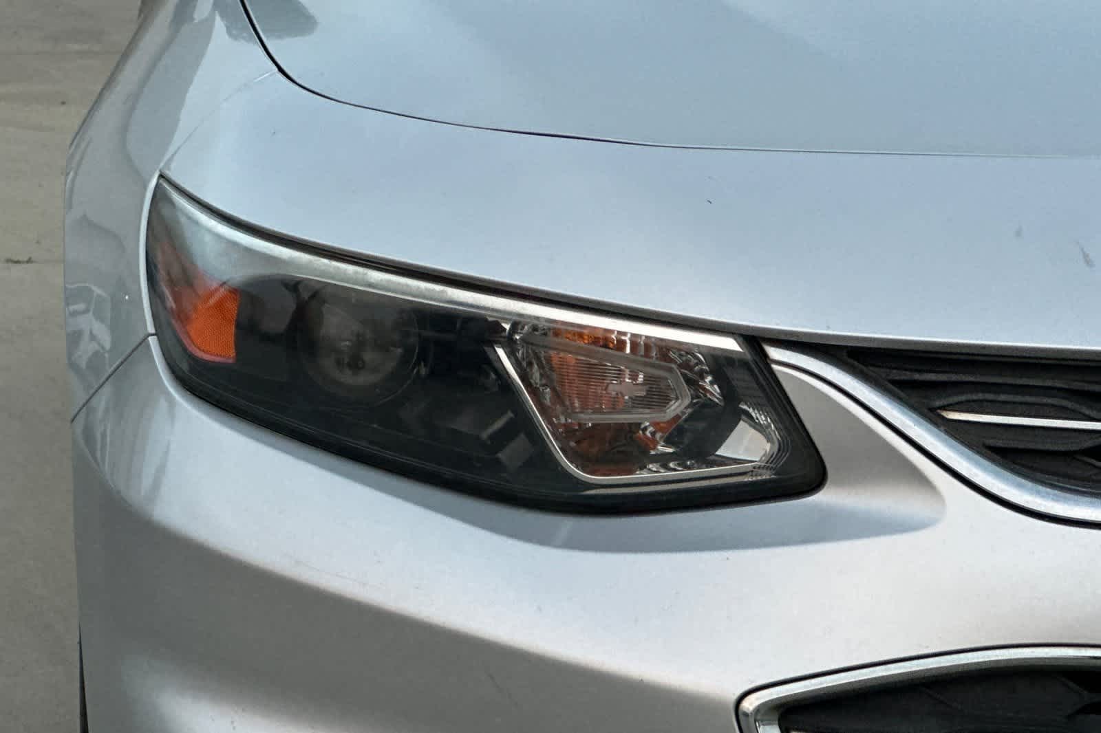 Thumbnail: 2017 Chevrolet Malibu - 32