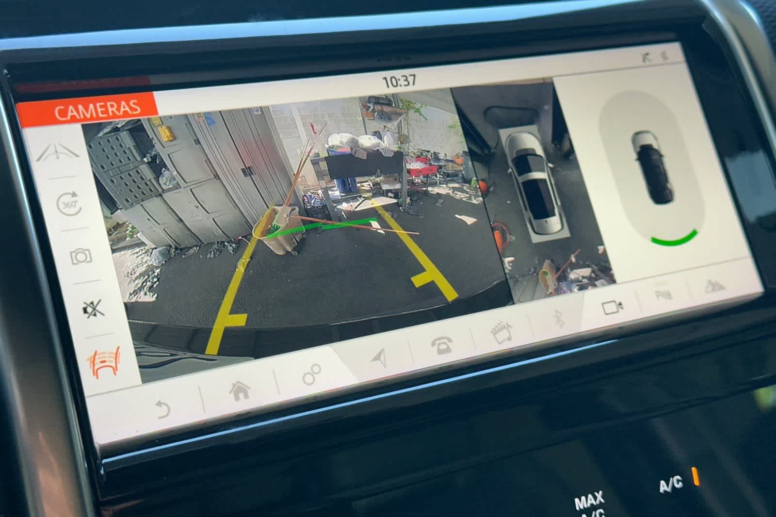Thumbnail: 2020 Land Rover Discovery Sport - 24