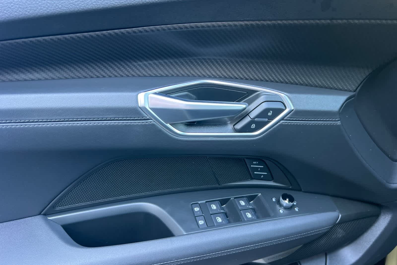 Thumbnail: 2023 Audi e-tron GT - 13