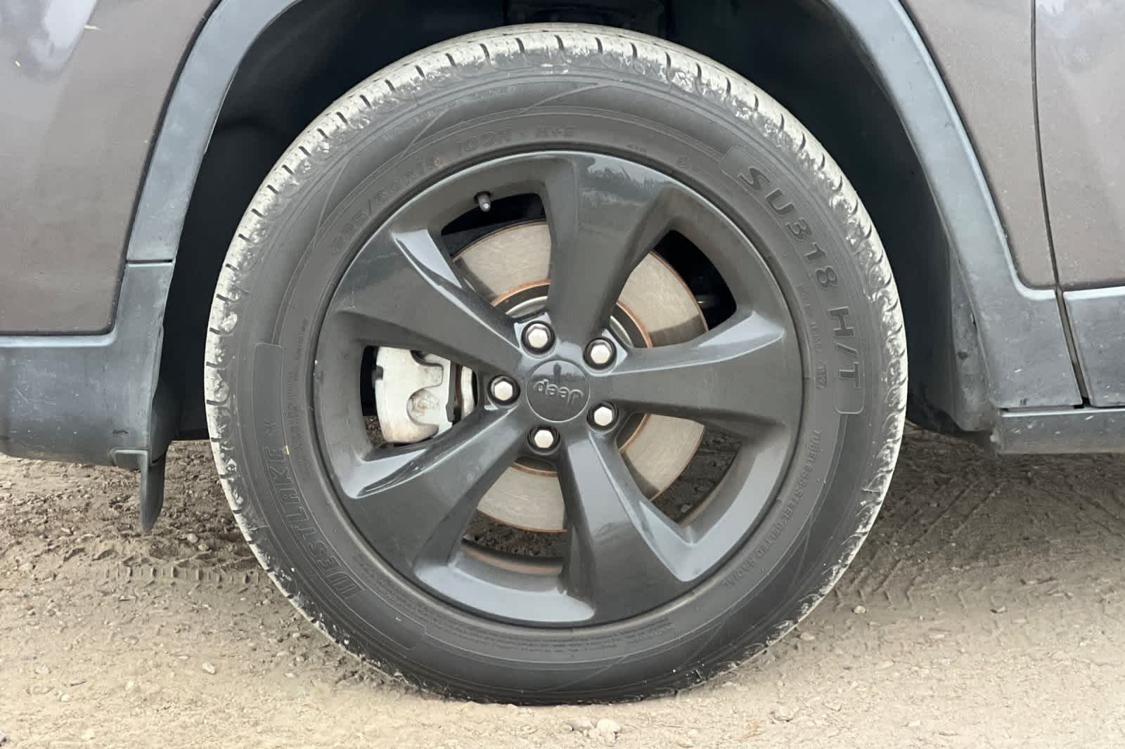 Thumbnail: 2019 Jeep Cherokee - 31