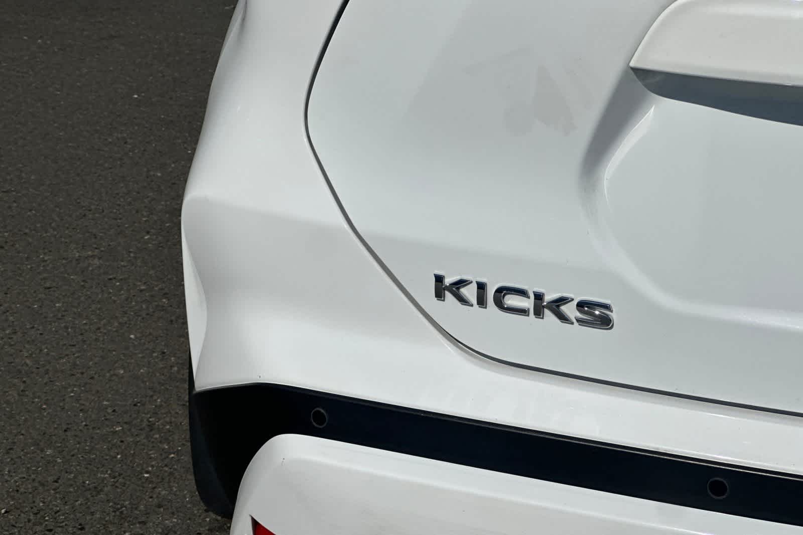 2023 Nissan Kicks S 13