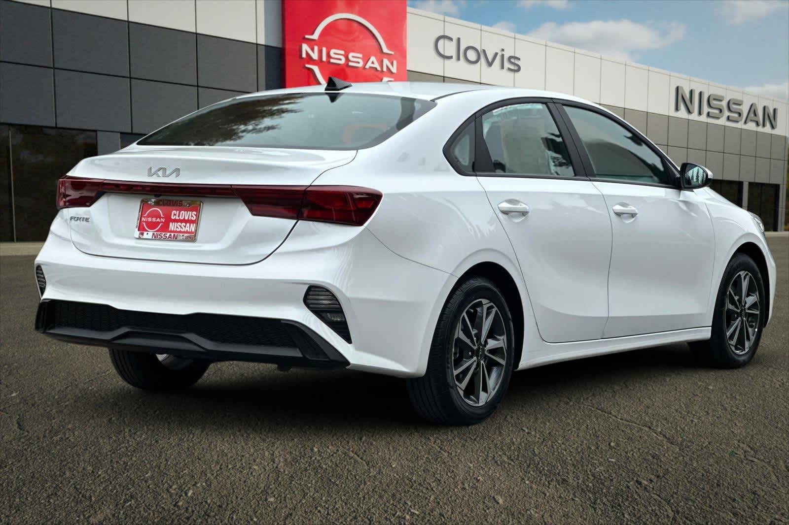 Thumbnail: 2024 Kia Forte - 3