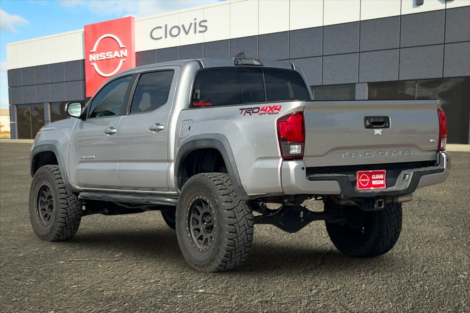 Thumbnail: 2018 Toyota Tacoma - 7