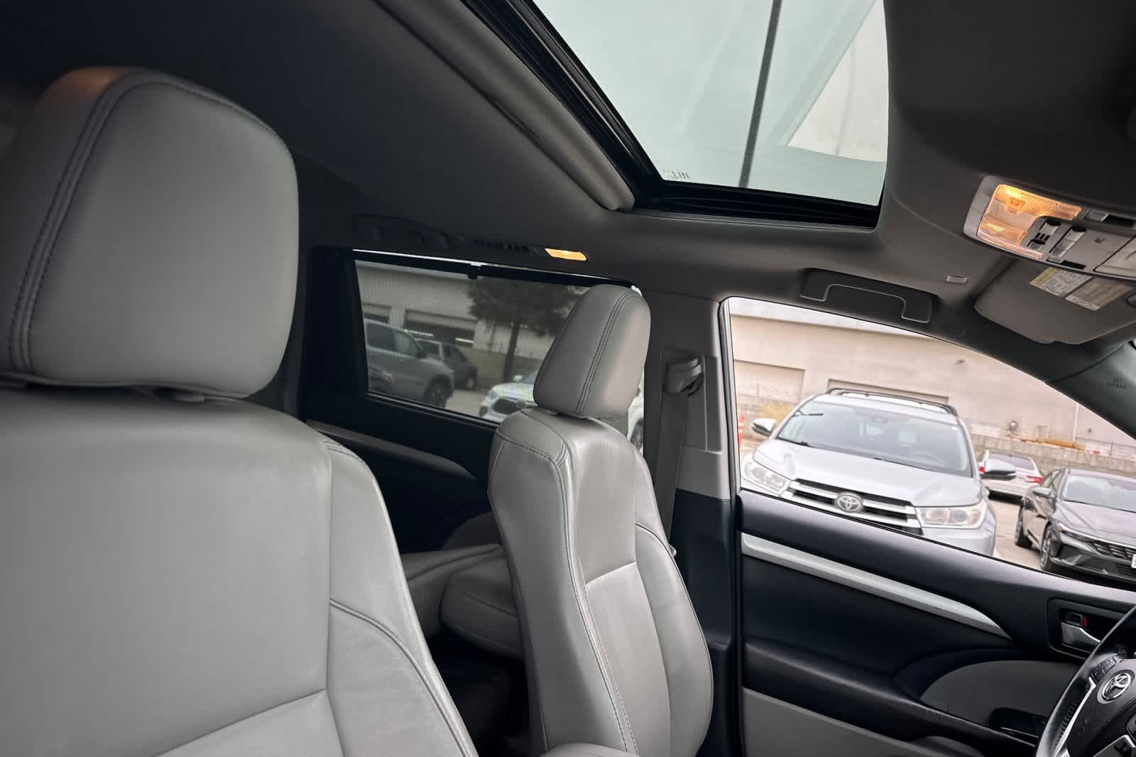 Thumbnail: 2019 Toyota Highlander - 19