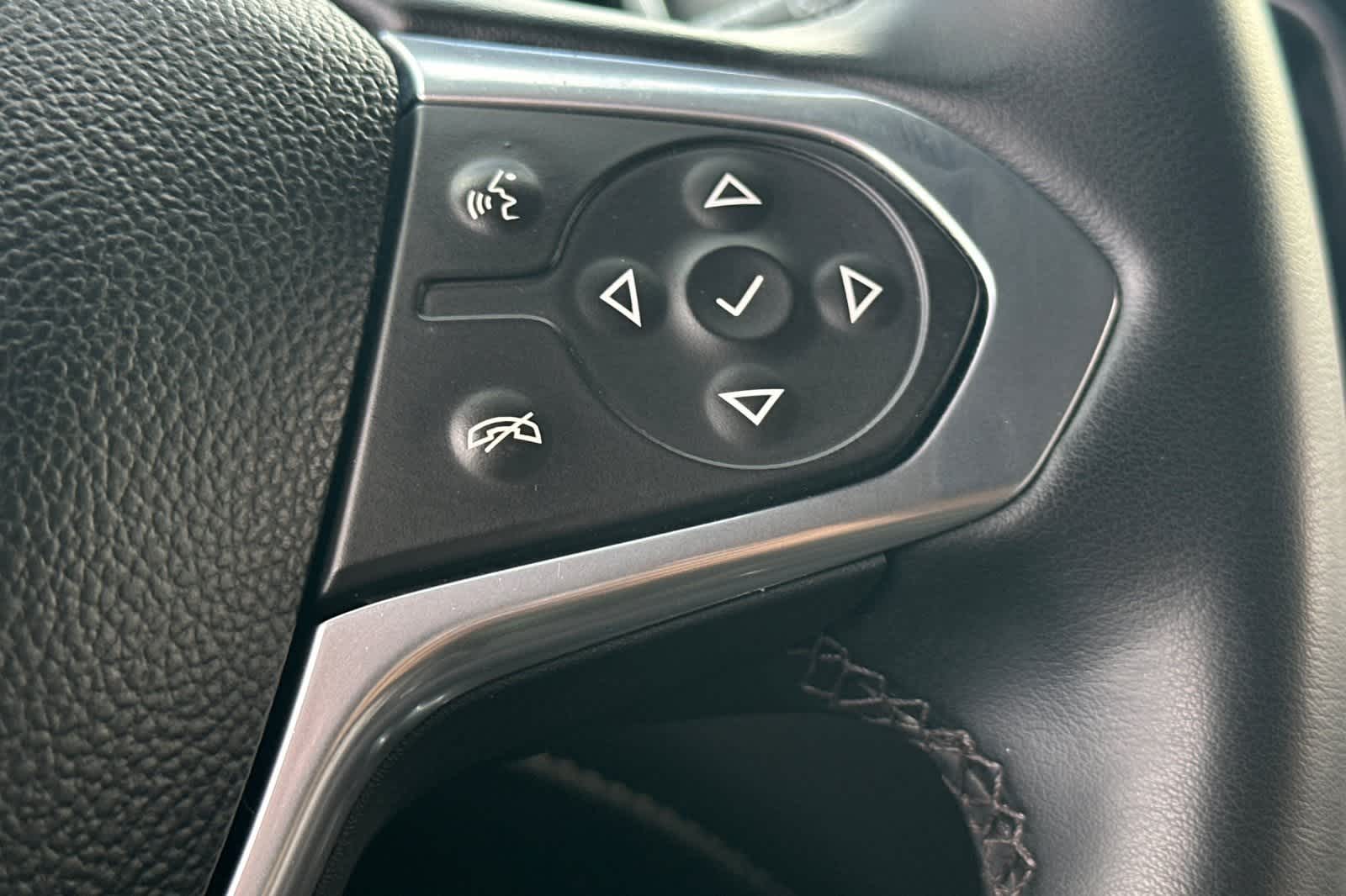 Thumbnail: 2023 Chevrolet Traverse - 32