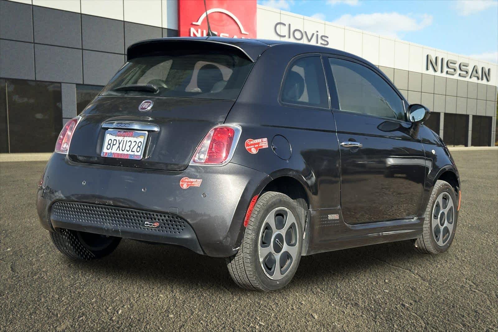 Thumbnail: 2017 Fiat 500e - 3