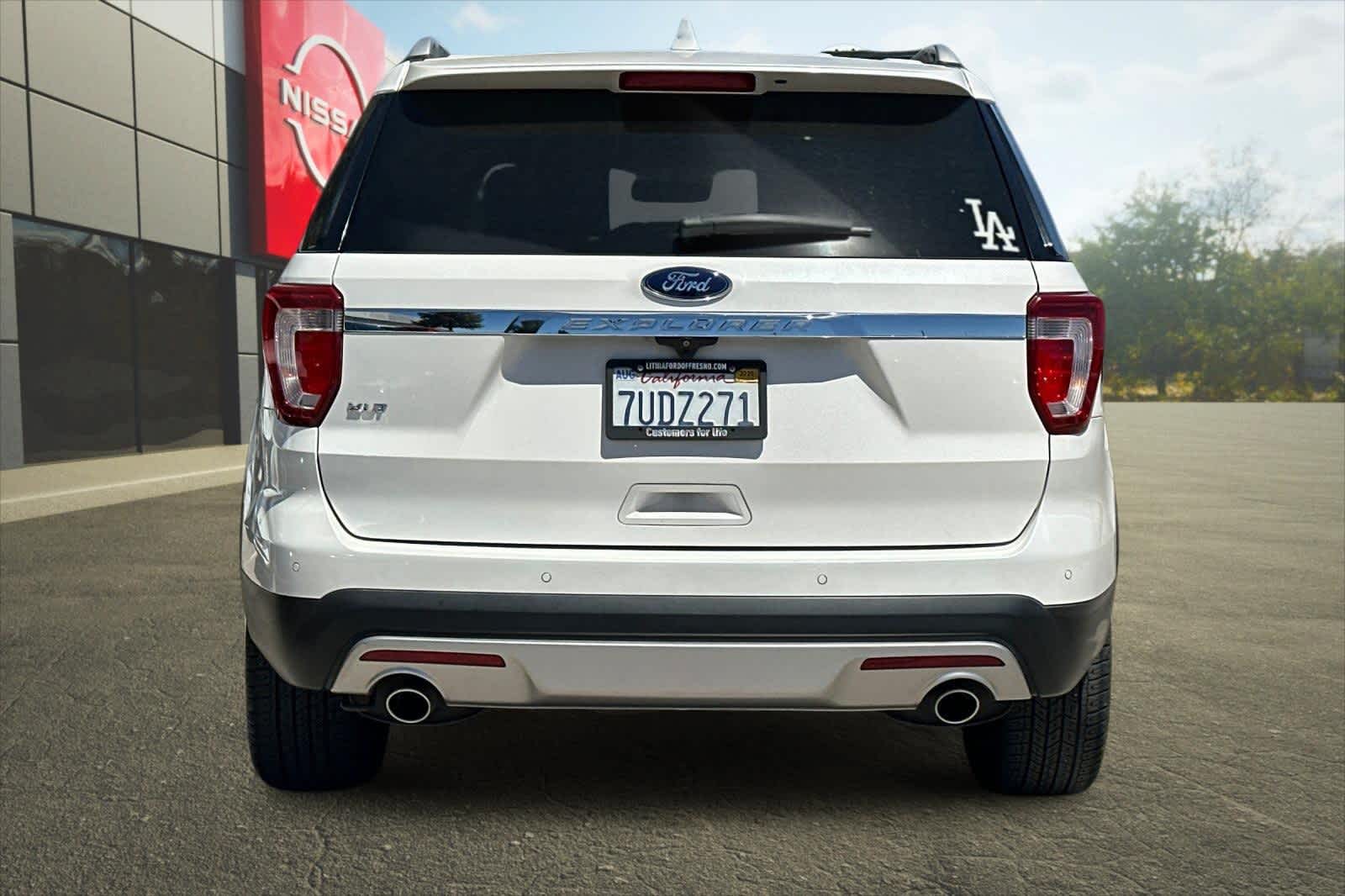 Thumbnail: 2016 Ford Explorer - 8