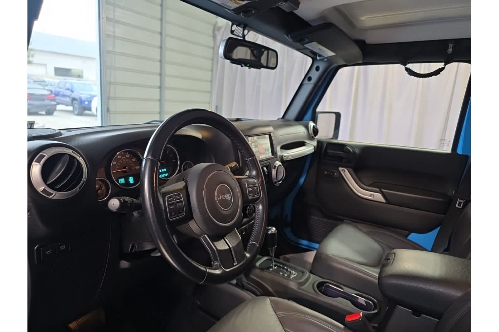 Thumbnail: 2017 Jeep Wrangler - 12