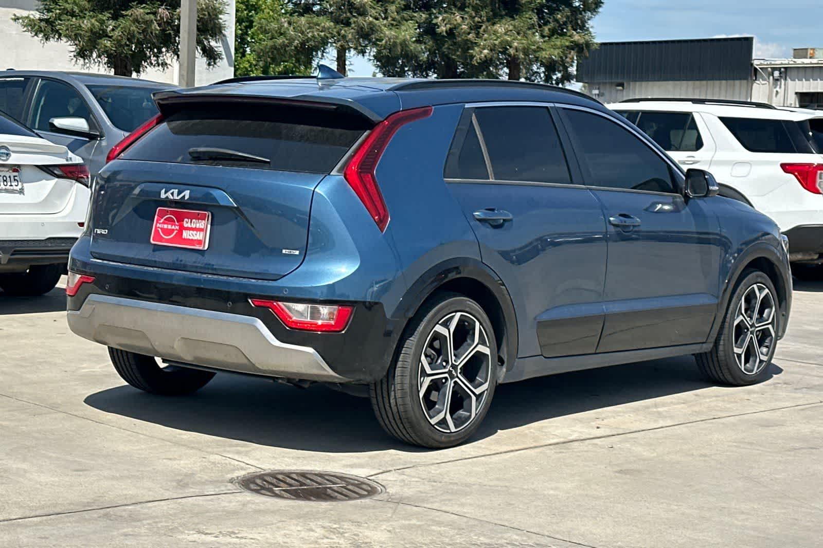 Thumbnail: 2023 Kia Niro - 3