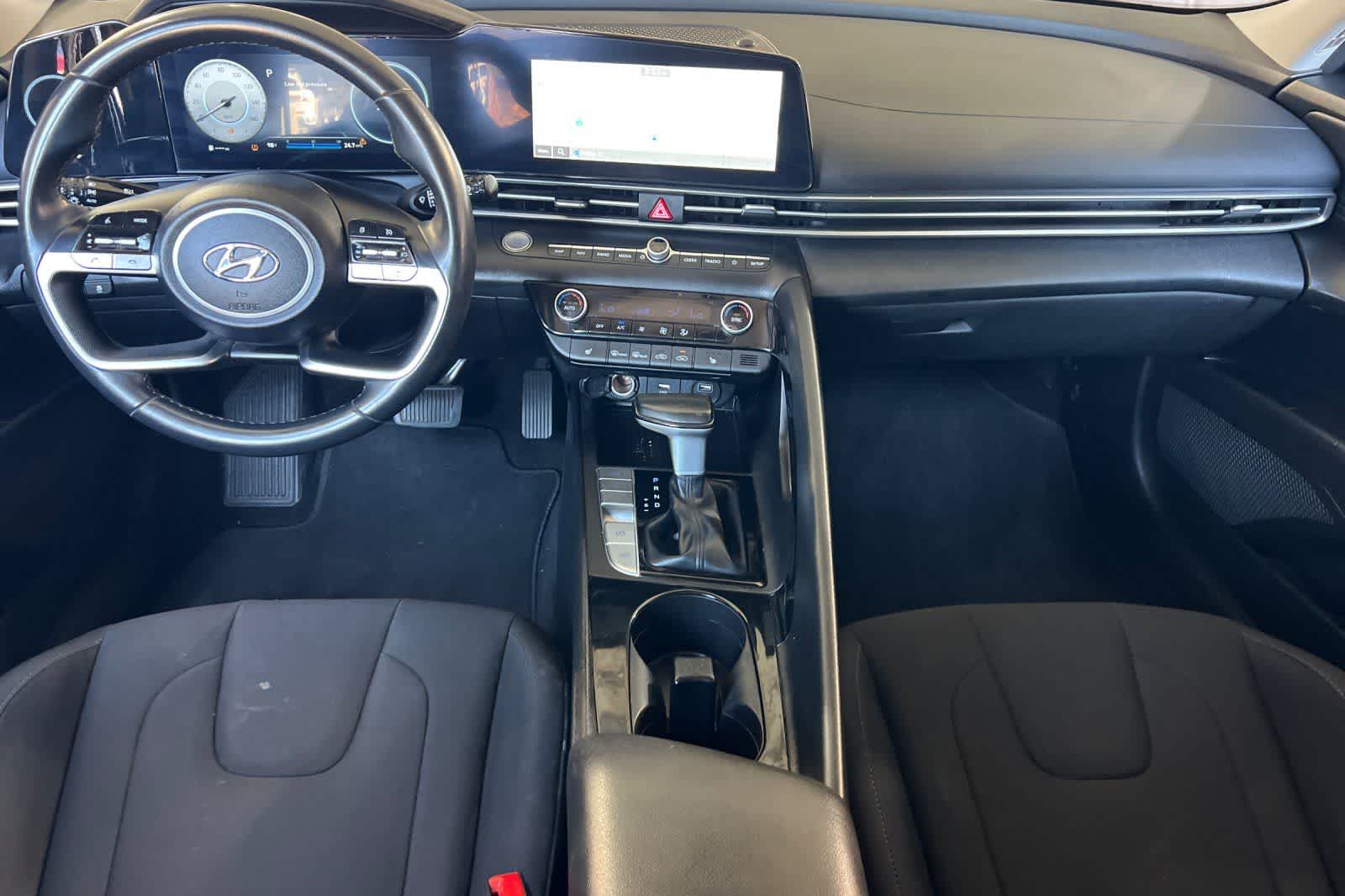Thumbnail: 2023 Hyundai Elantra - 4