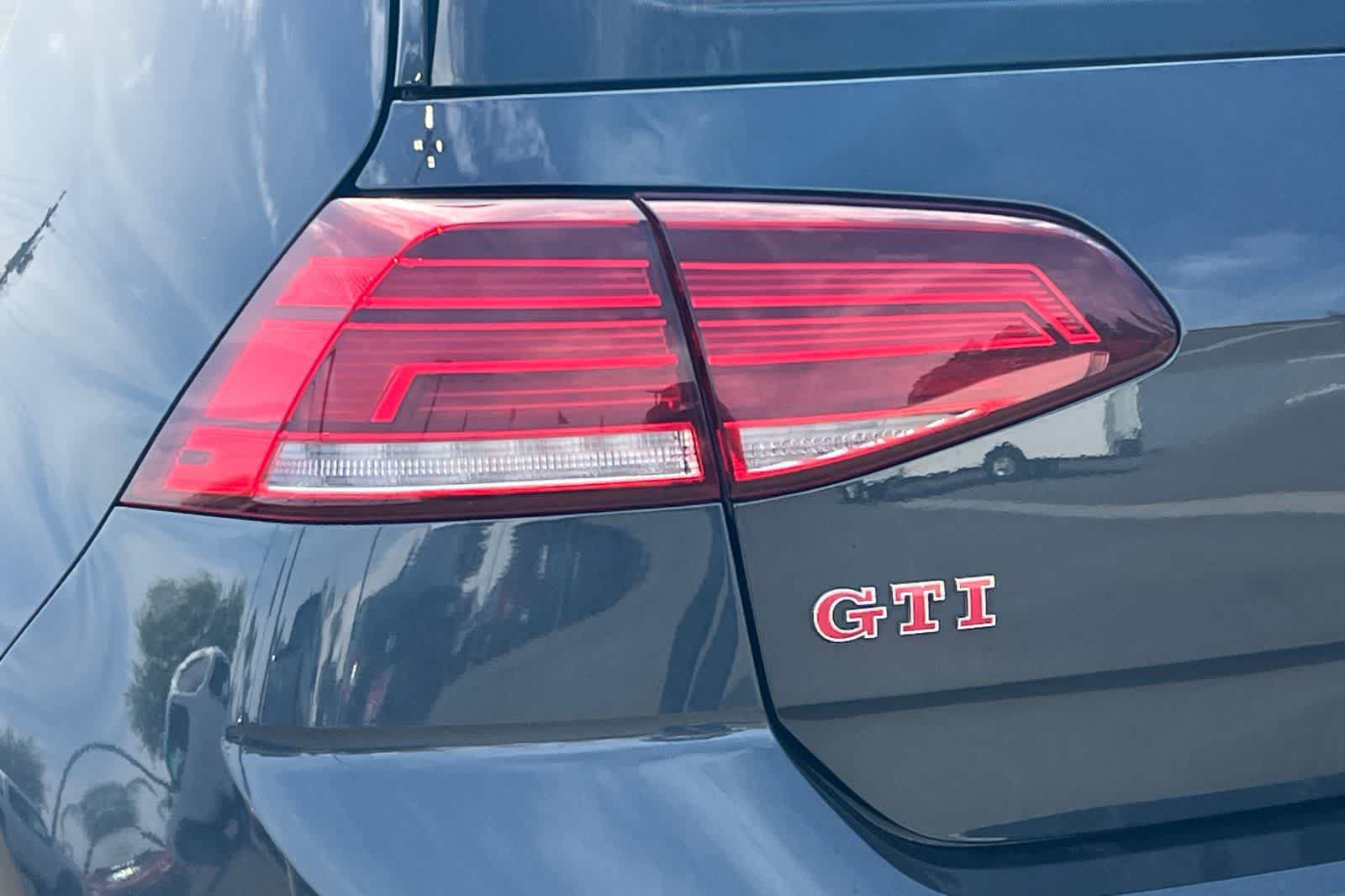 Thumbnail: 2021 Volkswagen Golf - 17