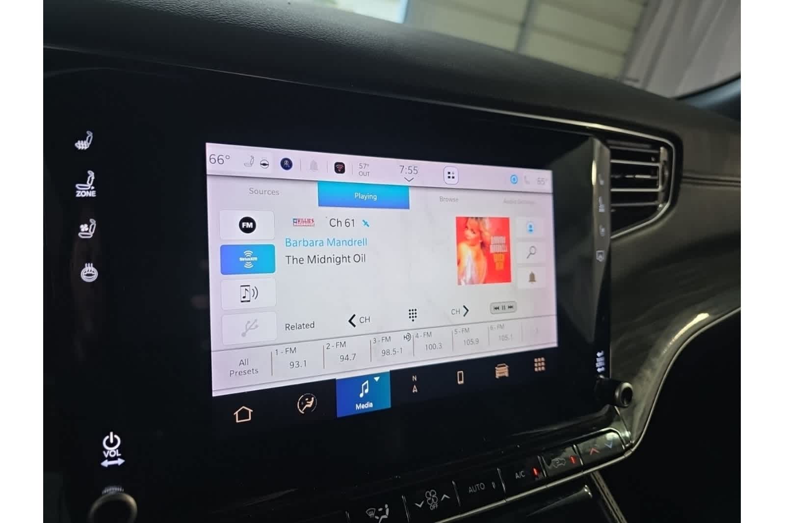 Thumbnail: 2022 Jeep Wagoneer - 20