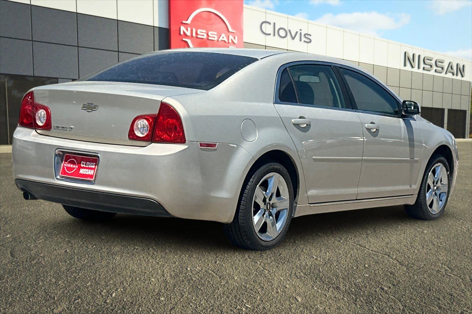 Thumbnail: 2010 Chevrolet Malibu - 3