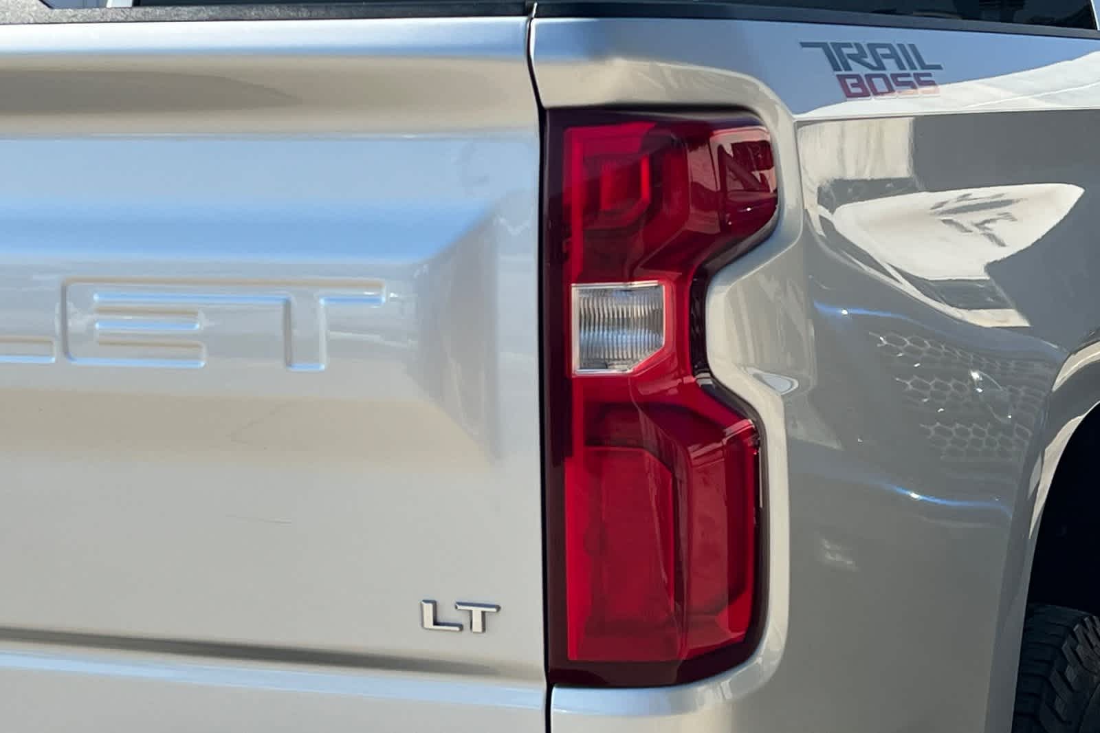 Thumbnail: 2019 Chevrolet Silverado 1500 - 16