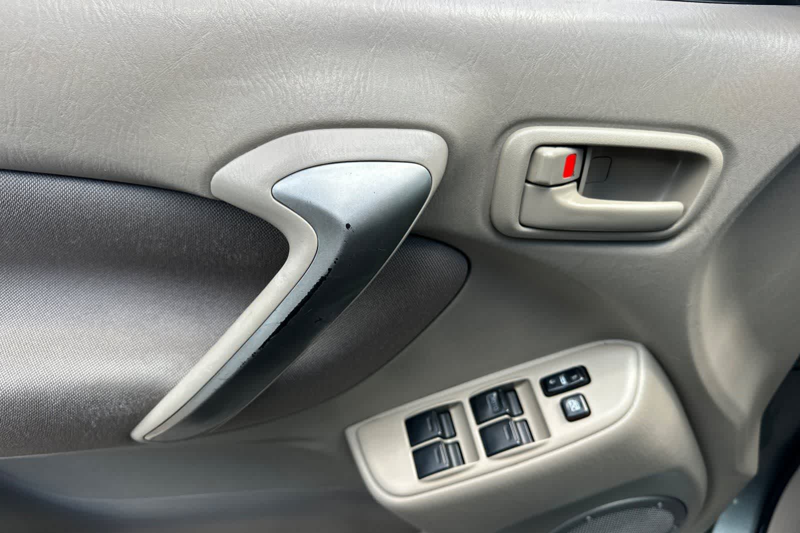 Thumbnail: 2004 Toyota RAV4 - 13