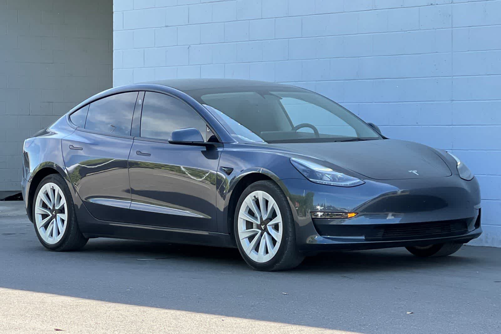 Thumbnail: 2023 Tesla Model 3 - 10