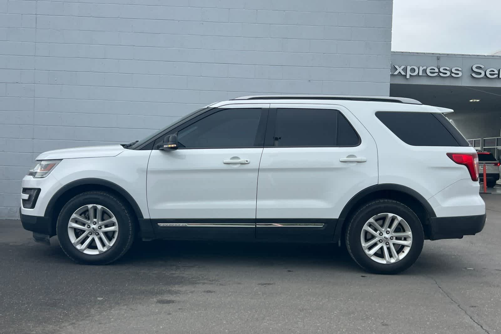 Thumbnail: 2016 Ford Explorer - 6