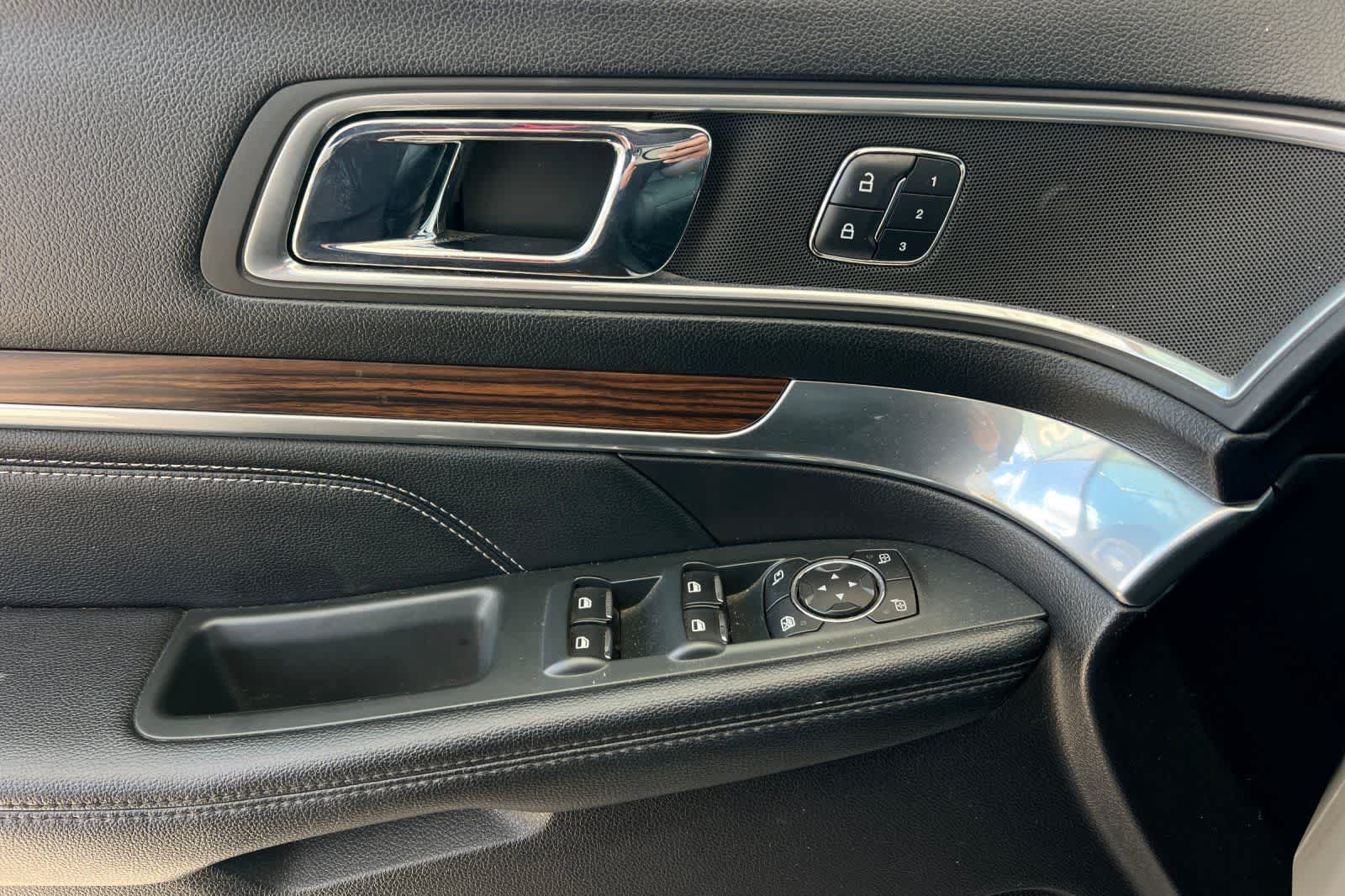Thumbnail: 2016 Ford Explorer - 15