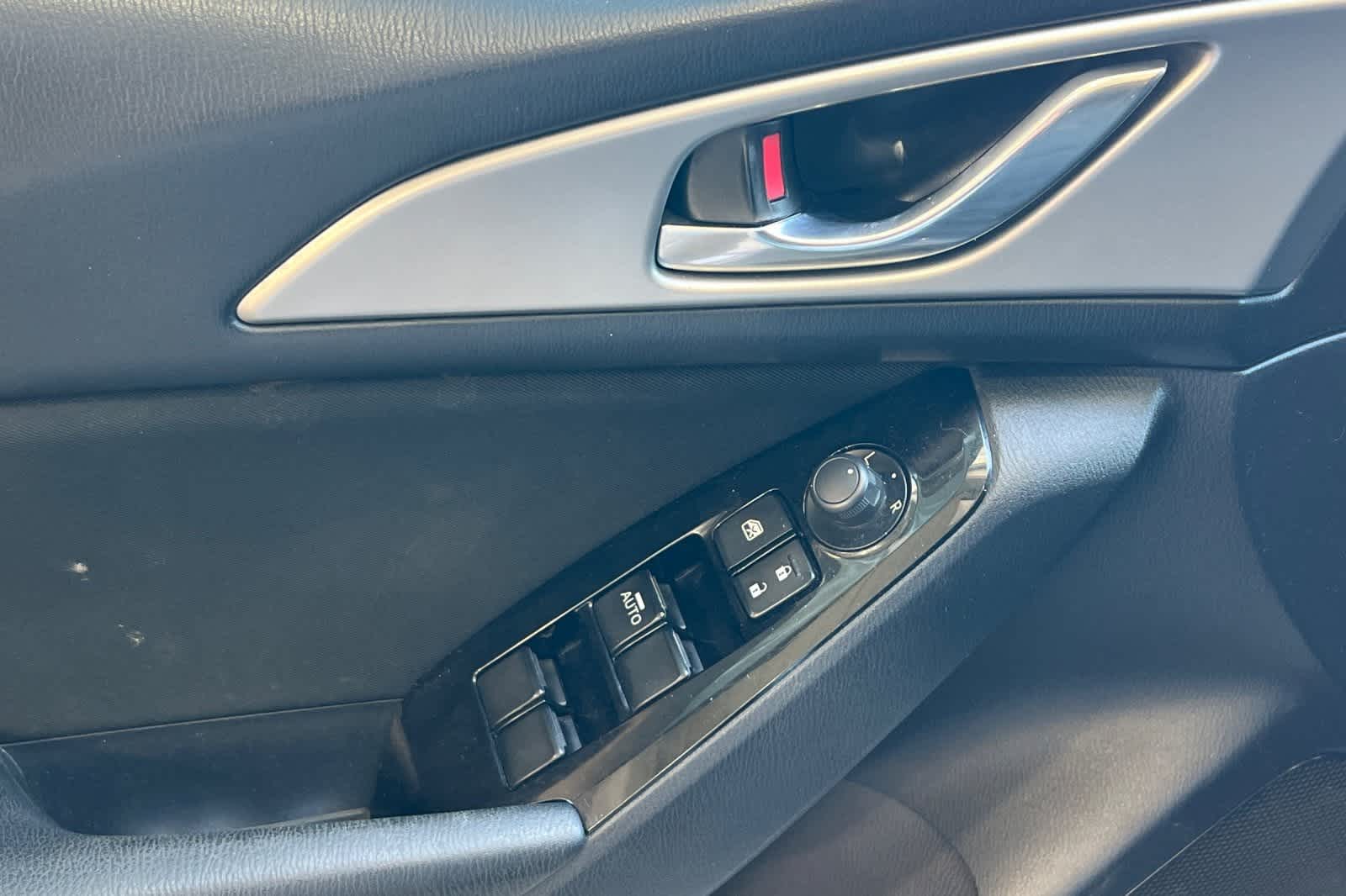 Thumbnail: 2018 Mazda Mazda3 - 15