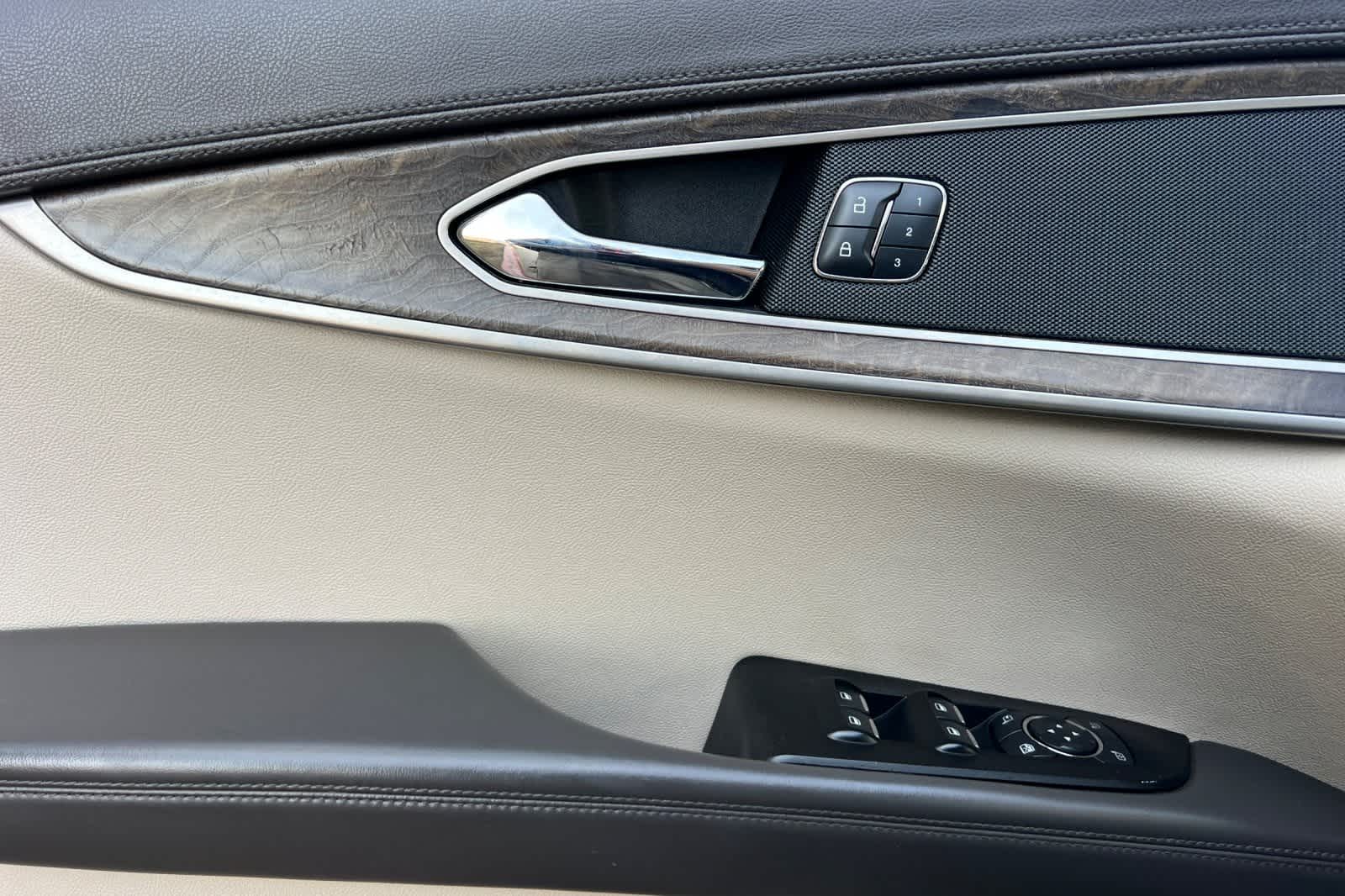 Thumbnail: 2016 Lincoln MKX - 13