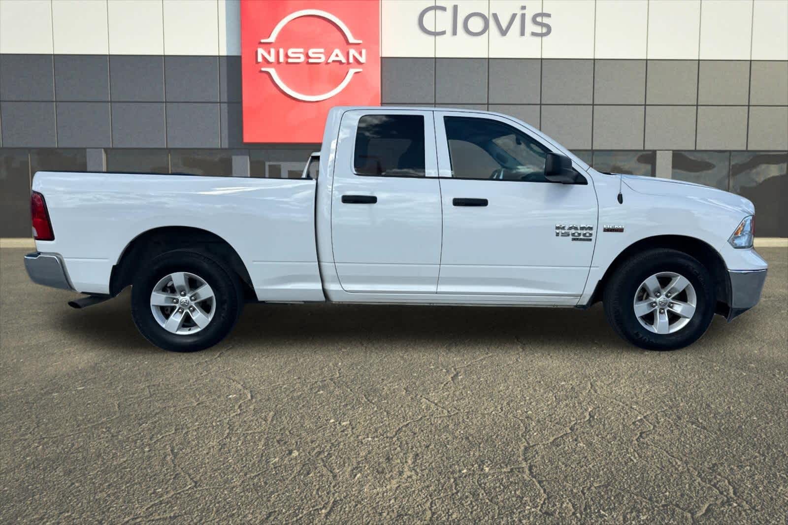 Thumbnail: 2019 RAM 1500 Classic - 9