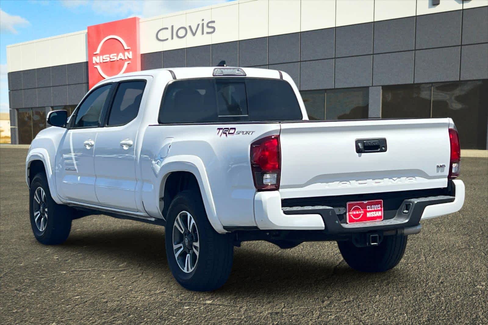 Thumbnail: 2018 Toyota Tacoma - 7