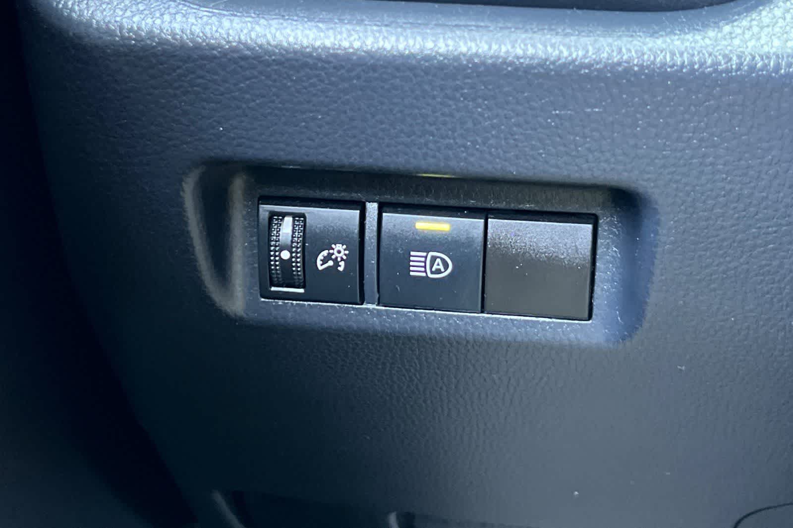 Thumbnail: 2020 Toyota RAV4 - 33