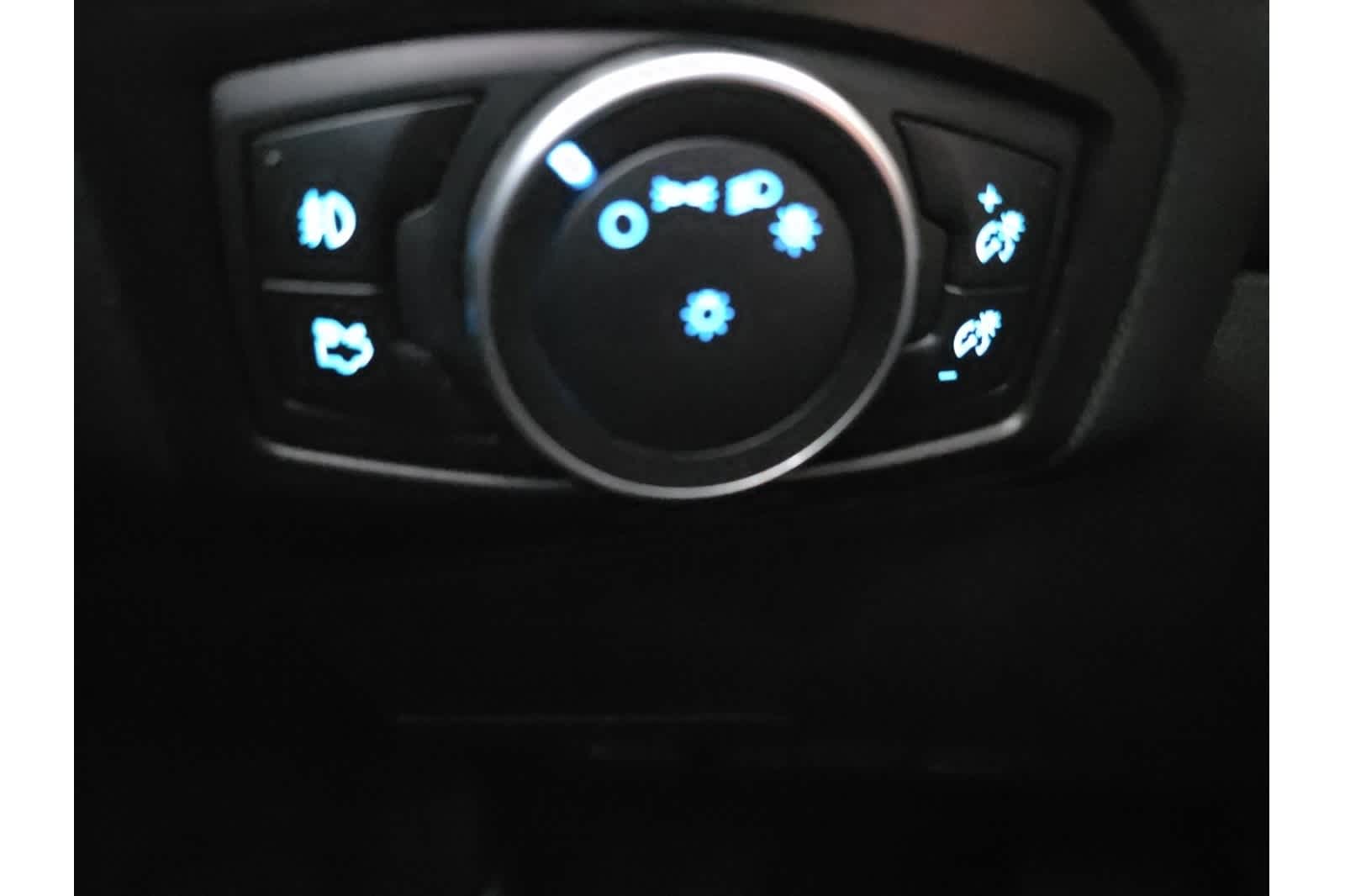 Thumbnail: 2015 Ford Focus - 30