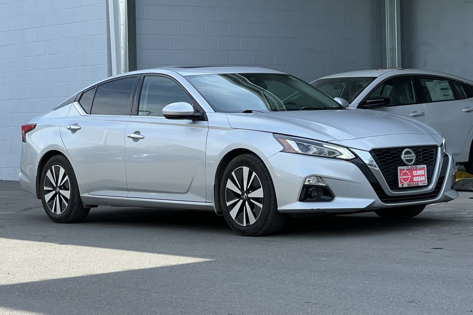 Thumbnail: 2020 Nissan Altima - 10