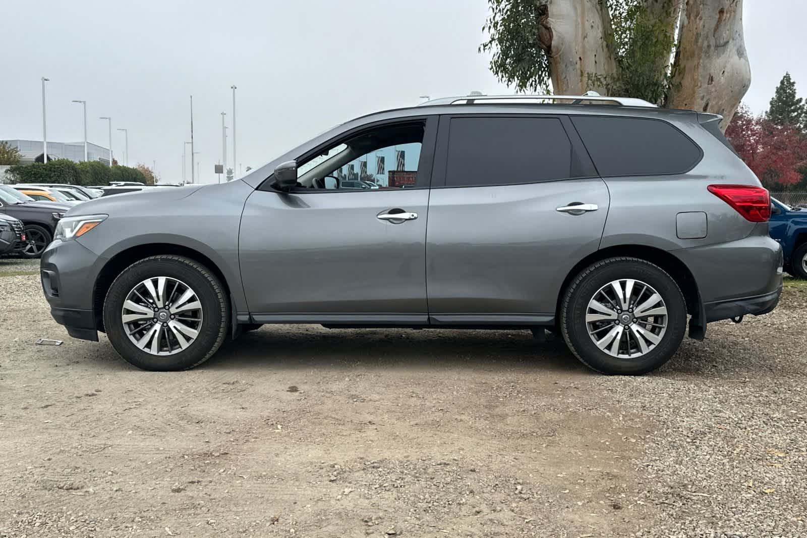 Thumbnail: 2020 Nissan Pathfinder - 6