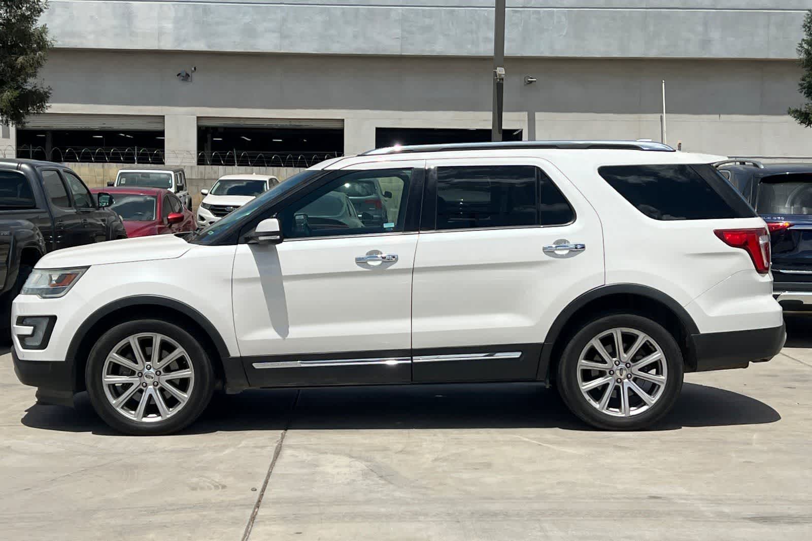 Thumbnail: 2016 Ford Explorer - 6