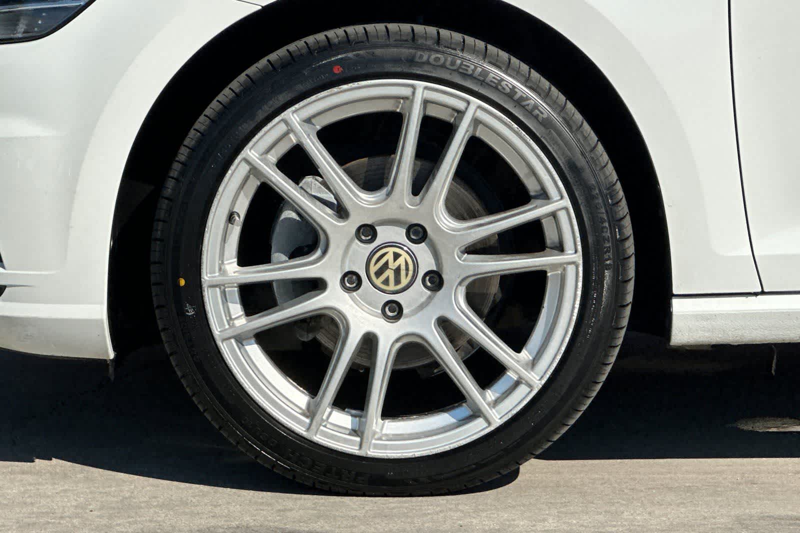 Thumbnail: 2019 Volkswagen e-Golf - 35